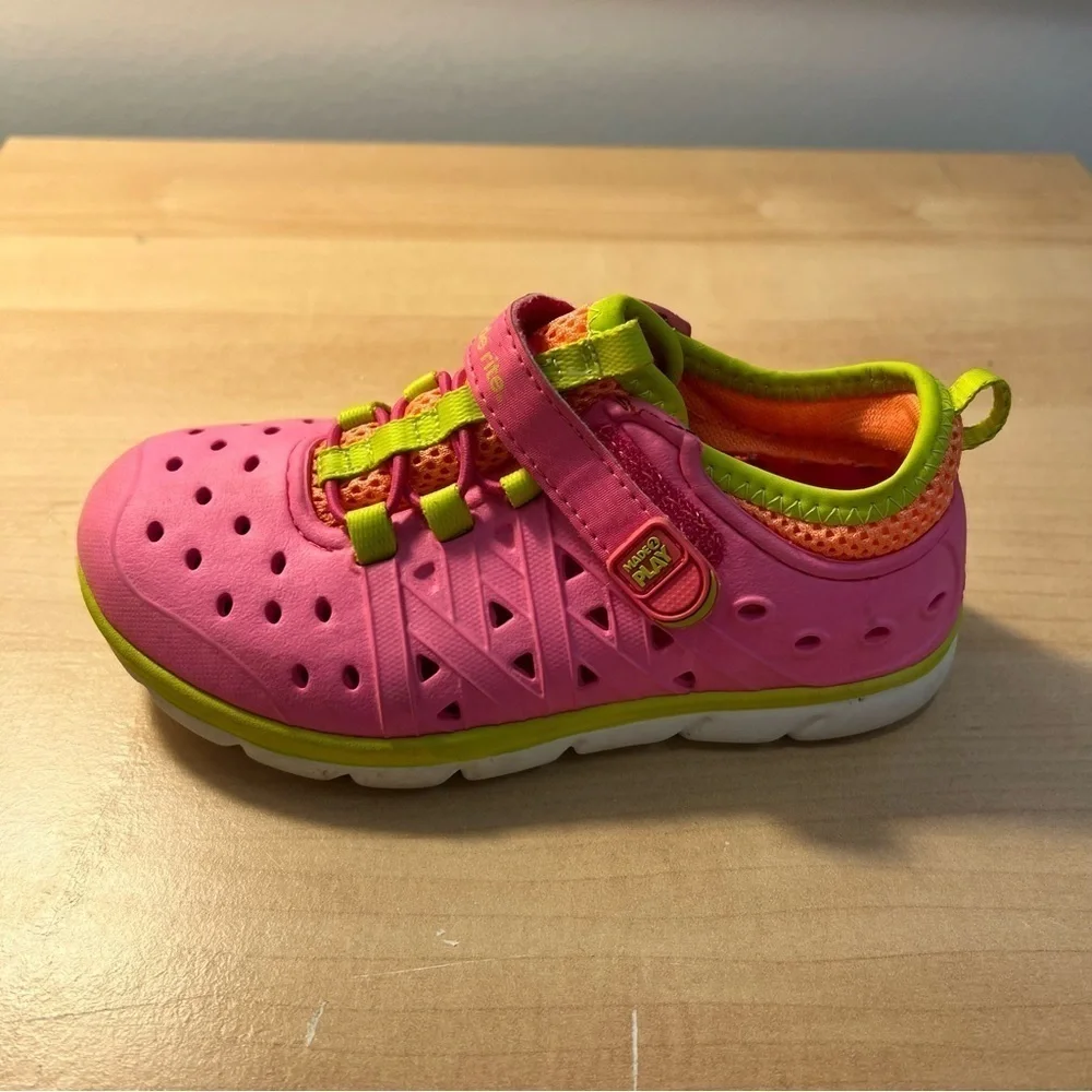 Stride Rite girls pink water hiking shoe. Like new!